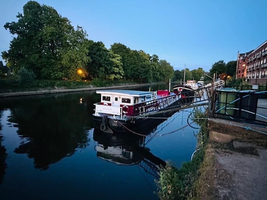 Unique Houseboat Experience I Central City Break York Exterior photo