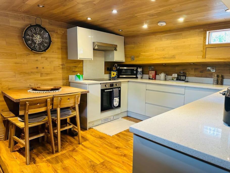Unique Houseboat Experience I Central City Break York Exterior photo